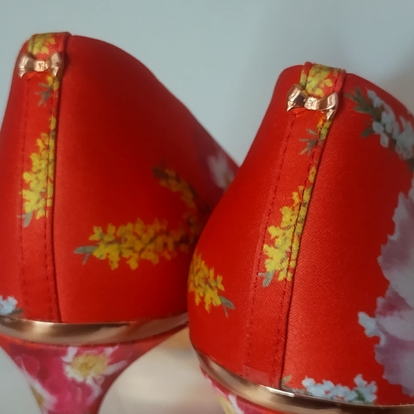 TED BAKER LONDON Red Floral Heels NWT size 11.5 - Picture 7 of 10